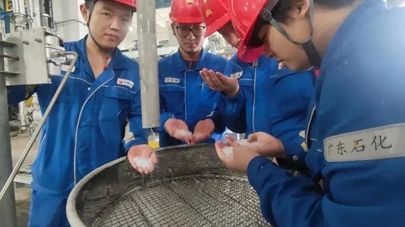 单组分聚氨酯胶粘剂：性能与选型的关键考量**