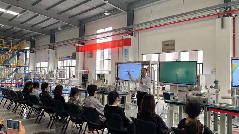 工程塑料：航空航天领域的“隐形翅膀”**